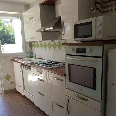 度假居 Bright House With Garden Near