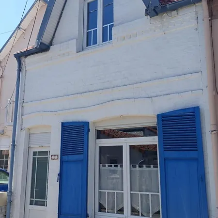 Bright House With Garden Near 度假居